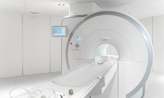 Grupo sanitario privado evoluciona hacia una red SD-WAN segura y escalable optimizando la disponibilidad en más de 30 sedes clínicas.